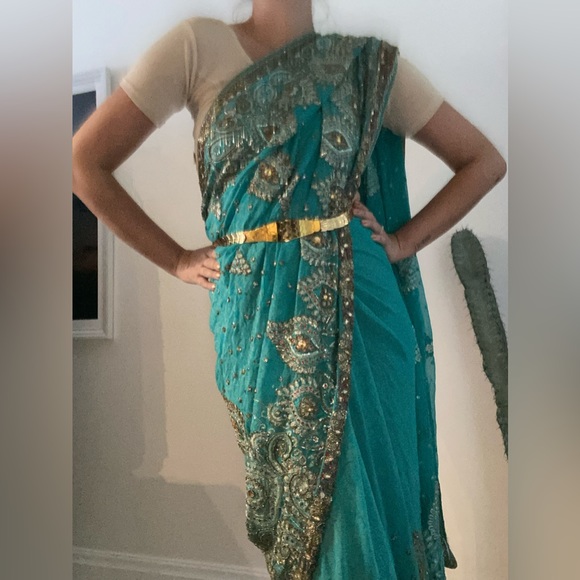 Beautiful 🤩 Saree - Picture 6 of 8